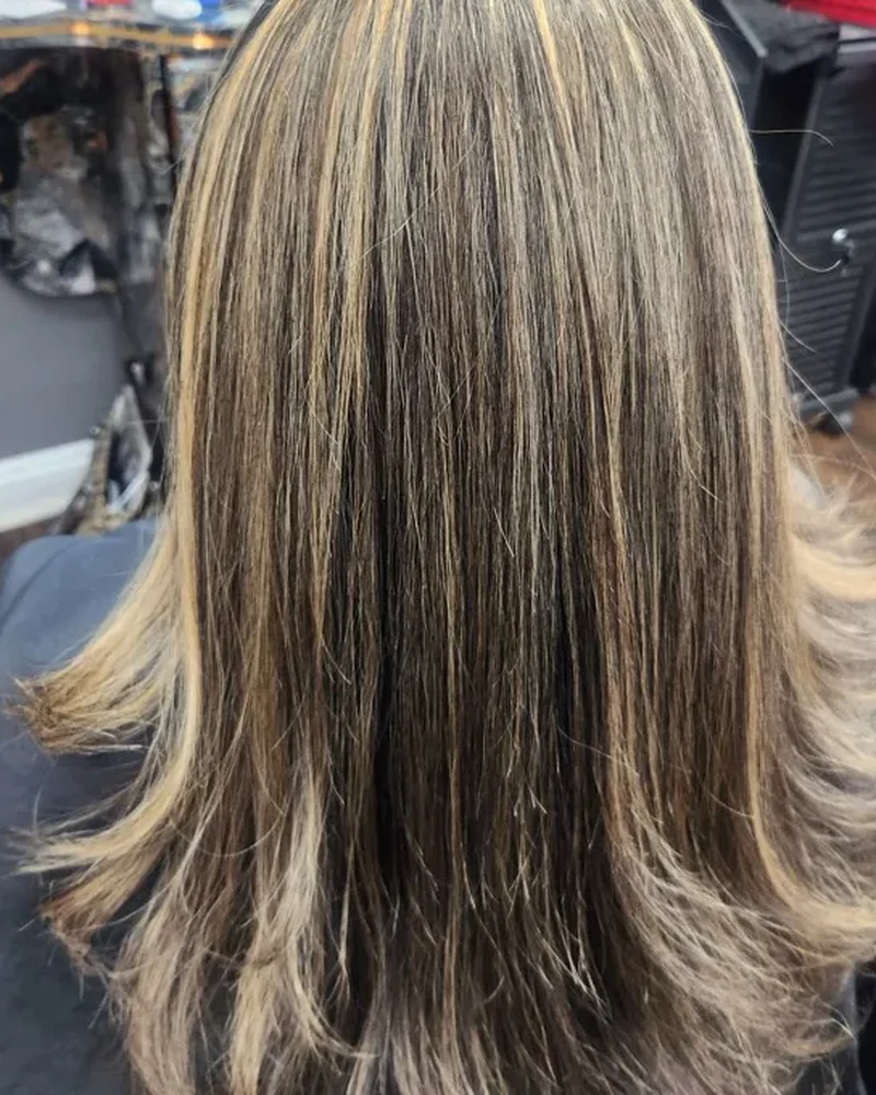 Balayage y mechas rubias trabajadas en el salón