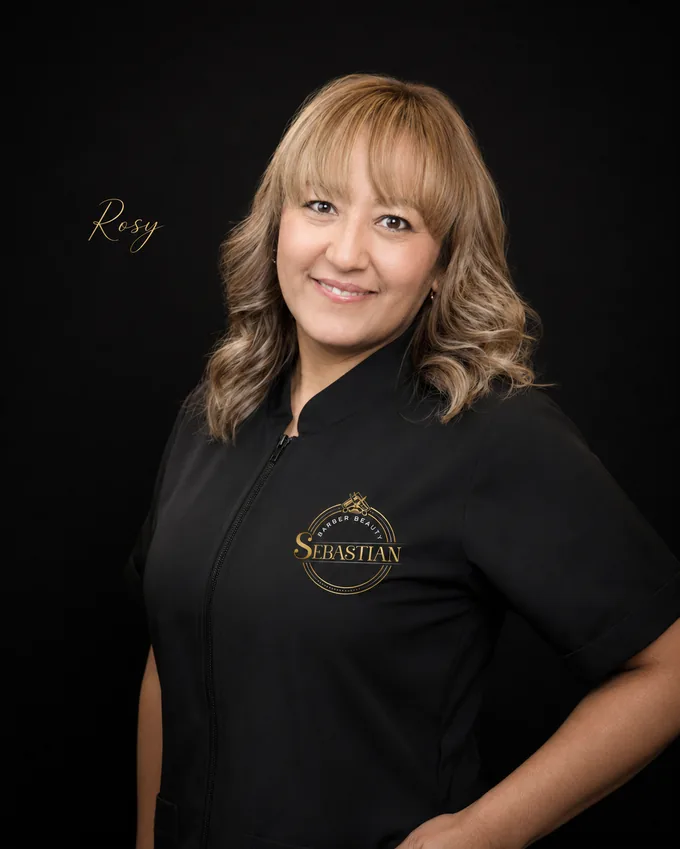 Rosy, del equipo de Sebastian Barber Beauty Salon