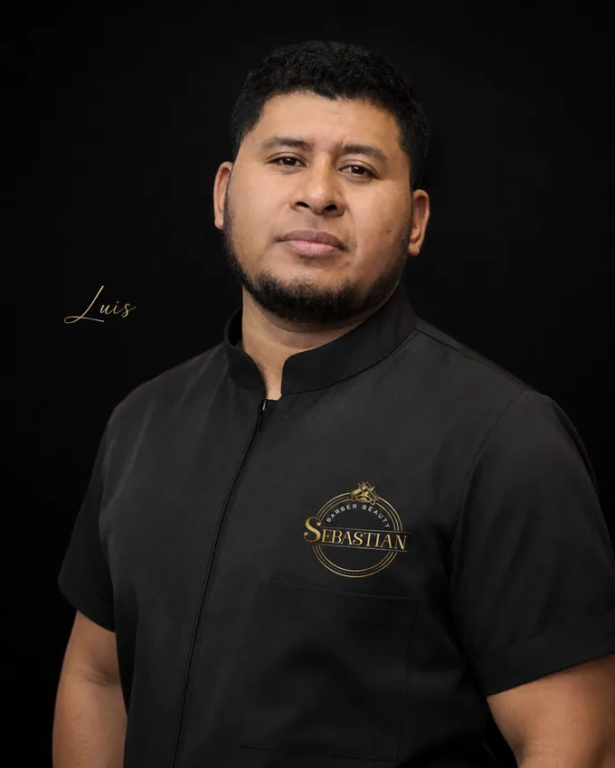 Luis, del equipo de Sebastian Barber Beauty Salon
