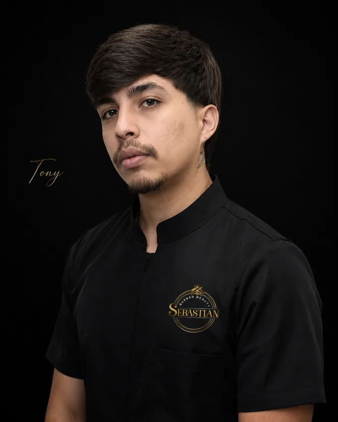 Tony, del equipo de Sebastian Barber Beauty Salon