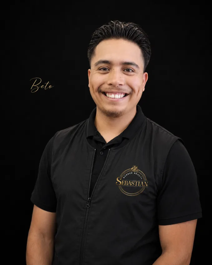 Beto, del equipo de Sebastian Barber Beauty Salon